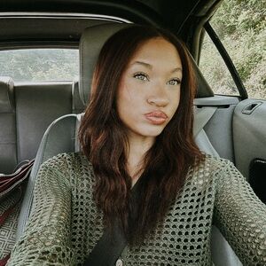 Meet your Posher, Celeste